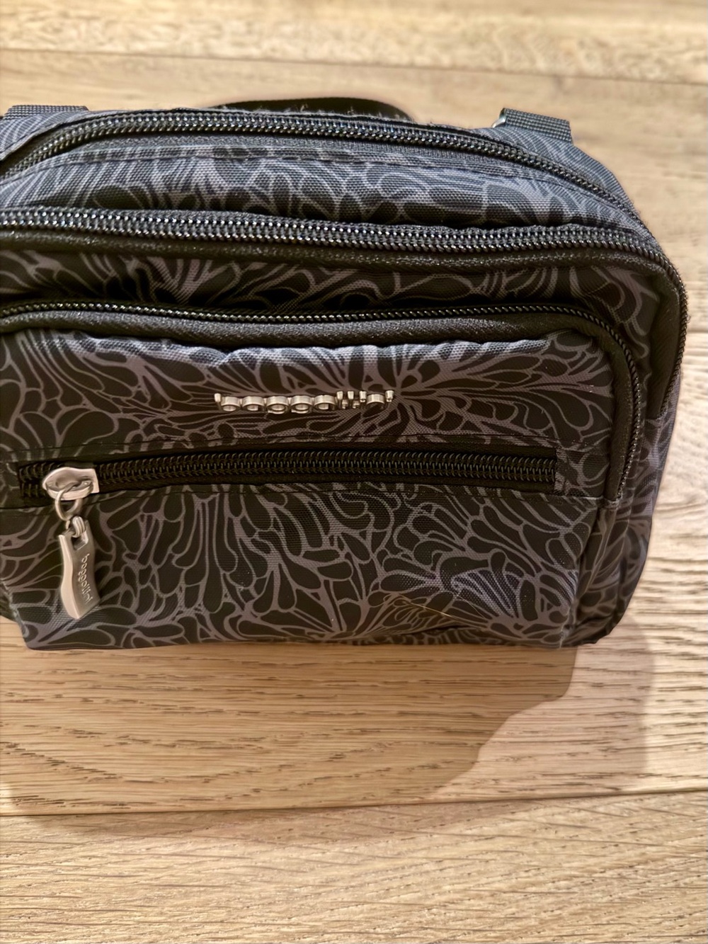 Baggallini Black Floral-Print Compact Crossbody - Picture 2 of 2